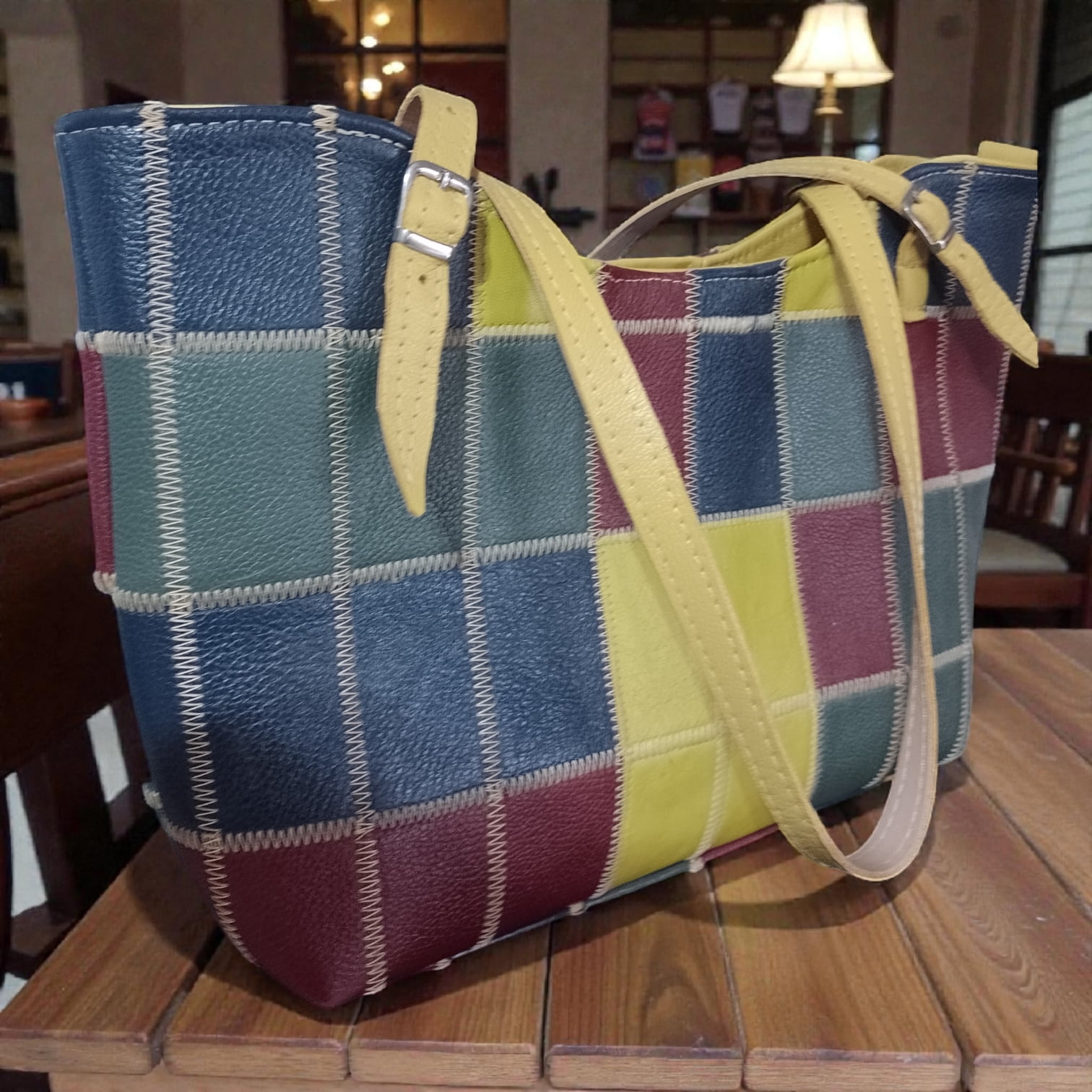 Bolsa de Couro Legitimo Retalhos selecionados / estruturada/ colorida